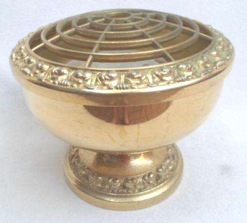 VERY PRETTY BRASS POSY VASE - IDEAL FOR THOSE FRESH SPRING FLOWERS!!