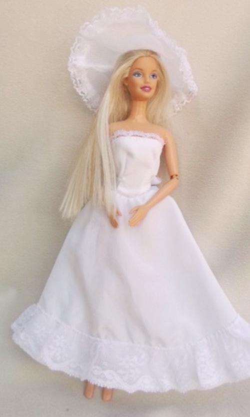 A 1998 BARBIE LOOKING COOL AND ELEGANT!!