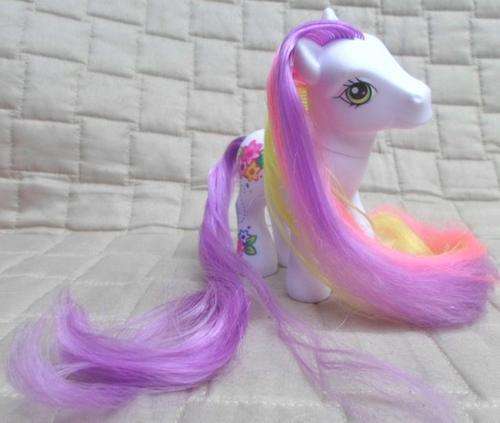 A RARE G3 HASBRO MY LITTLE PONY WITH SUPER LONG HAIR- ROYAL BEAUTY!!