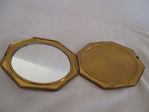 FOR KERINA ONLY - VERY DECORATIVE AND UNUSUAL POWDER COMPACT - MADE IN ENGLAND - LARGER SIZE