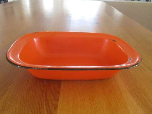 FOR ZEEBOB ONLY - DELICIOUSLY RETRO VINTAGE 1960`s ENAMEL PIE DISH