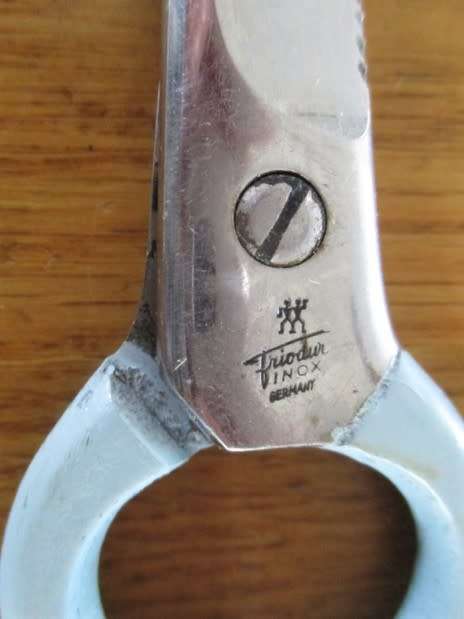 TWO INTERESTING VINTAGE GERMAN ITEMS - RARE FRIODUR INOX SCISSORS AND CREDO CALLUS SHAVER