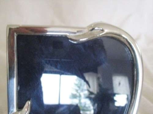 SO UNIQUE - A VINTAGE ART NOUVEAU PHOTO FRAME WITH TWO ELEGANT SWANS AND A WATER LILY