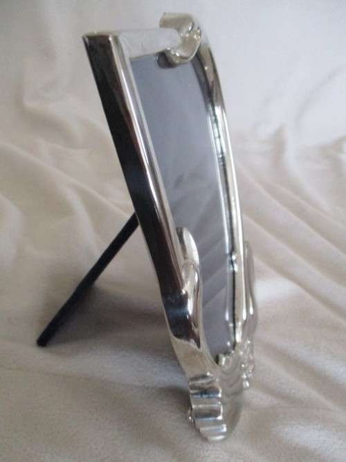 SO UNIQUE - A VINTAGE ART NOUVEAU PHOTO FRAME WITH TWO ELEGANT SWANS AND A WATER LILY