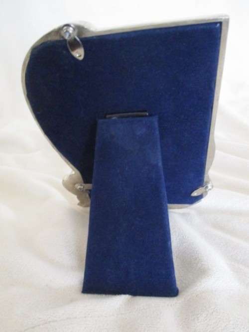 SO UNIQUE - A VINTAGE ART NOUVEAU PHOTO FRAME WITH TWO ELEGANT SWANS AND A WATER LILY