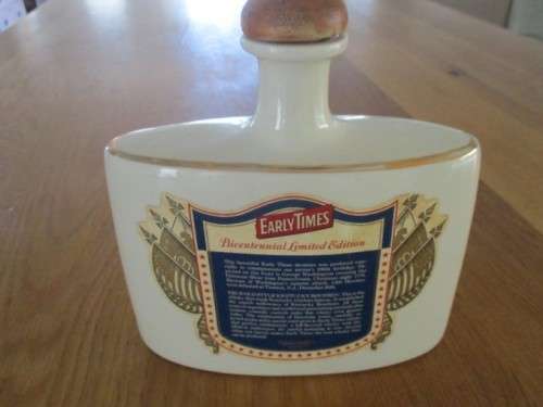 VINTAGE 1976 LIMITED EDITION - AMERICAN REVOLUTION BICENTENNIAL PORCELAIN BOURBON BOTTLE