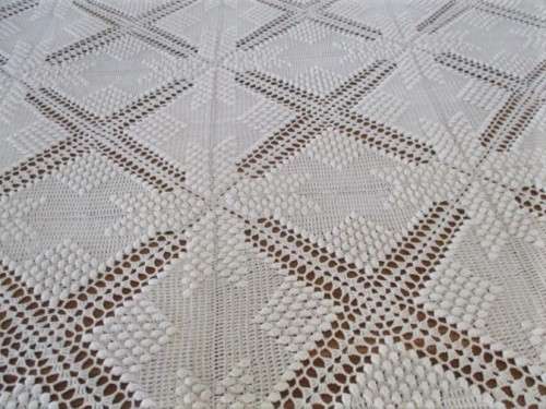 RELISTED - VERY LARGE, QUALITY, EXPERTLY HAND CROCHETED TABLE CLOTH/BEDSPREAD  - 2.50M X 1.57M