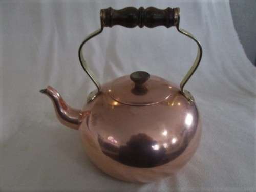 A VINTAGE TAGUS, PORTUGAL POTBELLIED COPPER KETTLE FOR YOUR COUNTRY KITCHEN