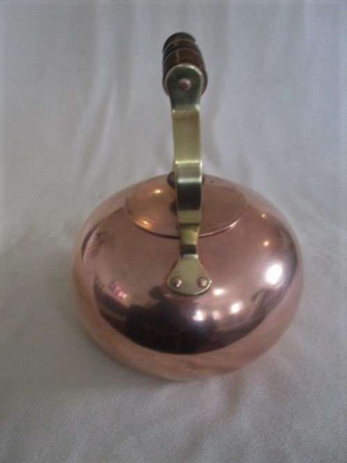 A VINTAGE TAGUS, PORTUGAL POTBELLIED COPPER KETTLE FOR YOUR COUNTRY KITCHEN