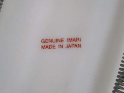 VERY LARGE GENUINE IMARI DISPLAY PLATE WITH HANGER - PEACOCKS AND FLORAL DESIGN WITH GILT BORDER