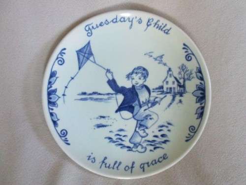 LIMITED EDITION VINTAGE 1973 ZENITH DELFT BLUE, HOLLAND BIRTHDAY PLATE - TUESDAY`S CHILD (BOY)