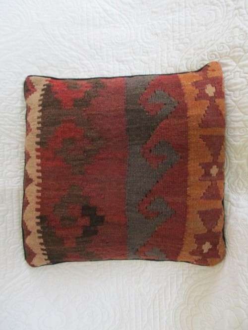 A BEAUTIFUL VINTAGE KELIM/KILIM CUSHION