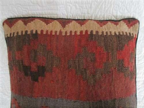 A BEAUTIFUL VINTAGE KELIM/KILIM CUSHION