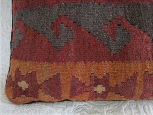 A BEAUTIFUL VINTAGE KELIM/KILIM CUSHION