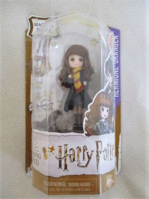 NO.3 - HARRY POTTER WIZARDING WORLD MAGICAL MINIS (SPINMASTER) - HERMIONE GRANGER - MINT ON CARD