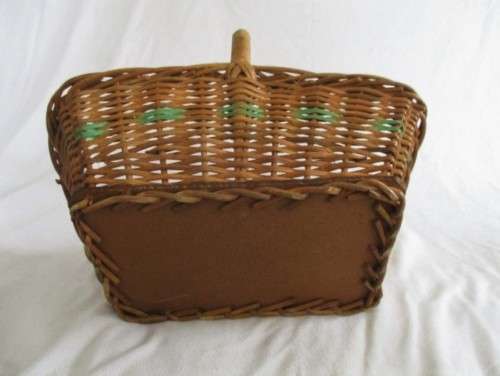 FOR ZEEBOB ONLY - A NICE-SIZED VINTAGE WICKER BASKET WITH HANDLE