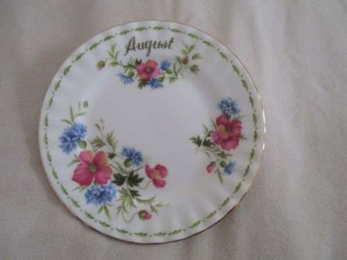 ROYAL ALBERT FLOWERS OF THE MONTH PLATE - AUGUST, POPPY DESIGN