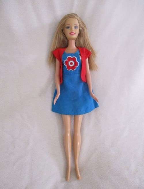 MATTEL BARBIE DOLL IN CUTE OUTFIT AND WITH KNEES THAT BEND