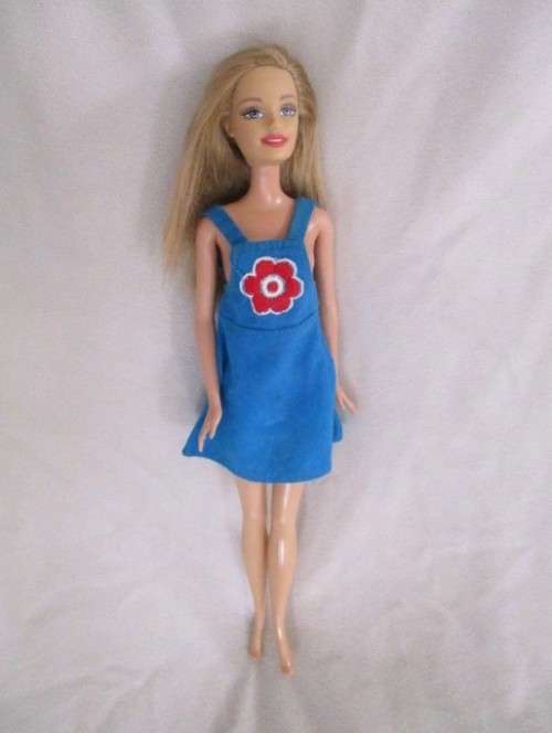 MATTEL BARBIE DOLL IN CUTE OUTFIT AND WITH KNEES THAT BEND
