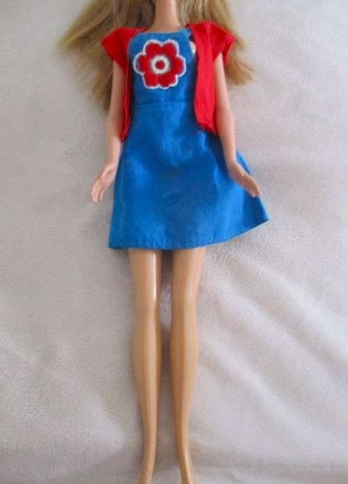 MATTEL BARBIE DOLL IN CUTE OUTFIT AND WITH KNEES THAT BEND