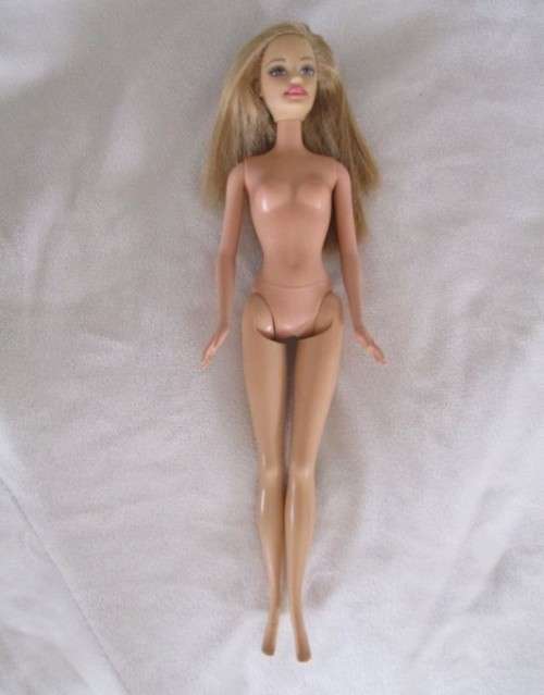 MATTEL BARBIE DOLL IN CUTE OUTFIT AND WITH KNEES THAT BEND