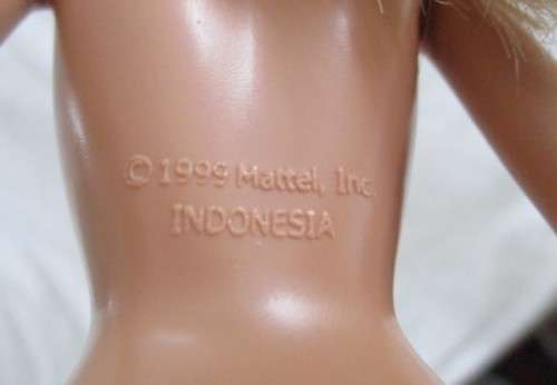 MATTEL BARBIE DOLL IN CUTE OUTFIT AND WITH KNEES THAT BEND