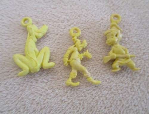 INSTANT NOSTALGIA - A BATCH OF 94 VINTAGE 1950`s CHRISTMAS CRACKER CHARMS IN OLD TIN