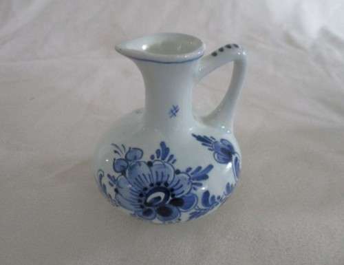 THREE SMALL DELFT COLLECTABLES