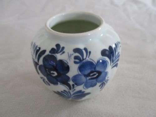 THREE SMALL DELFT COLLECTABLES