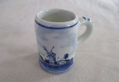 THREE SMALL DELFT COLLECTABLES