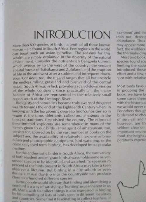 EVERYONE`S GUIDE TO SOUTH AFRICAN BIRDS - HARD COVER WITH DUST COVER BY JOHN SINCLAIR &  MENDELSOHN