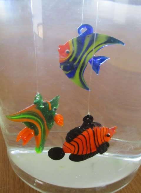 FOR ALLYBEAR ONLY - CAT-SAFE!!  THREE COLOURFUL SMALL ART GLASS FISH WITH ATTACHED FLOATING BUBBLES