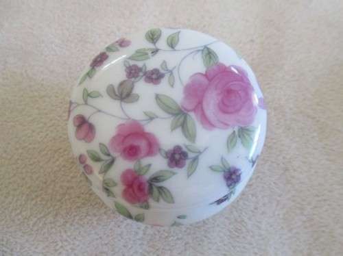 PRICE REDUCED - BATCH OF THREE SMALL PORCELAIN PILL BOXES WITH PRETTY PINK ROSES FOR ONE PRICE