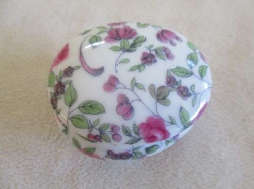 PRICE REDUCED - BATCH OF THREE SMALL PORCELAIN PILL BOXES WITH PRETTY PINK ROSES FOR ONE PRICE