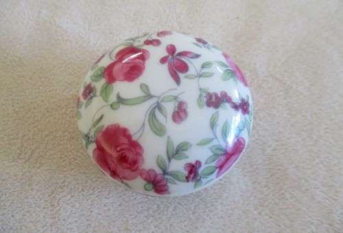 PRICE REDUCED - BATCH OF THREE SMALL PORCELAIN PILL BOXES WITH PRETTY PINK ROSES FOR ONE PRICE