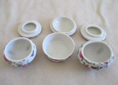 PRICE REDUCED - BATCH OF THREE SMALL PORCELAIN PILL BOXES WITH PRETTY PINK ROSES FOR ONE PRICE