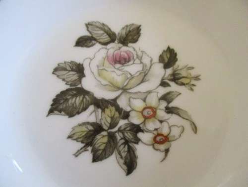 TWO ROYAL WORCESTER FINE BONE CHINA PIN DISHES - WHITE ROSE DESIGN