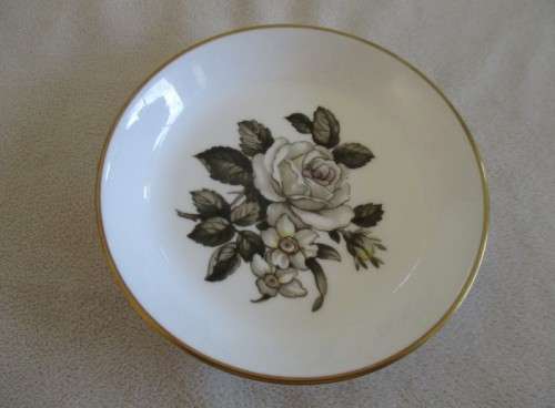 TWO ROYAL WORCESTER FINE BONE CHINA PIN DISHES - WHITE ROSE DESIGN