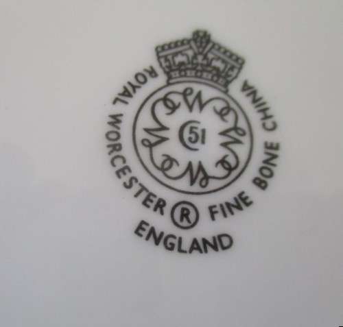 TWO ROYAL WORCESTER FINE BONE CHINA PIN DISHES - WHITE ROSE DESIGN