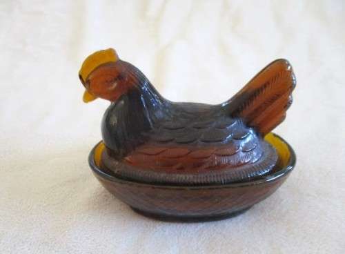 THE SMALLEST, CUTEST GLASS HEN ON NEST TO ADD TO YOUR COLLECTION