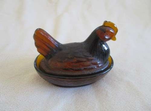THE SMALLEST, CUTEST GLASS HEN ON NEST TO ADD TO YOUR COLLECTION