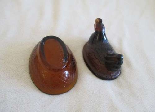 THE SMALLEST, CUTEST GLASS HEN ON NEST TO ADD TO YOUR COLLECTION