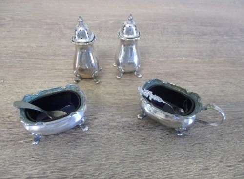 ANTIQUE EARLY 1900`s WALKER & HALL, SHEFFIELD S & P CELLARS & 2 OPEN SALT POTS WITH INNER BLUE GLASS