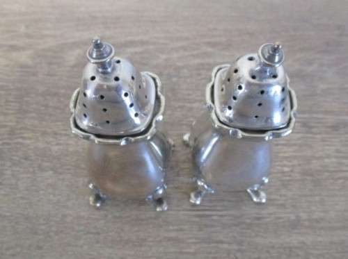 ANTIQUE EARLY 1900`s WALKER & HALL, SHEFFIELD S & P CELLARS & 2 OPEN SALT POTS WITH INNER BLUE GLASS