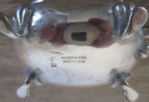 ANTIQUE EARLY 1900`s WALKER & HALL, SHEFFIELD S & P CELLARS & 2 OPEN SALT POTS WITH INNER BLUE GLASS