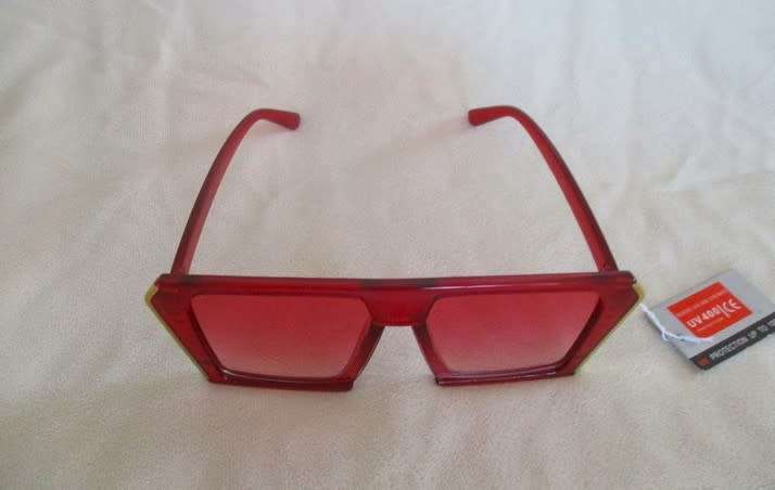 JUST FOR FUN - A PAIR OF ELTON JOHN STYLE SUNGLASSES - EXCELLENT CONDITION