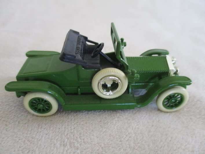LLEDO DIECAST- BBC HOUSE OF ELIOTT `DAYS GONE` MODEL T - MINT IN BOX