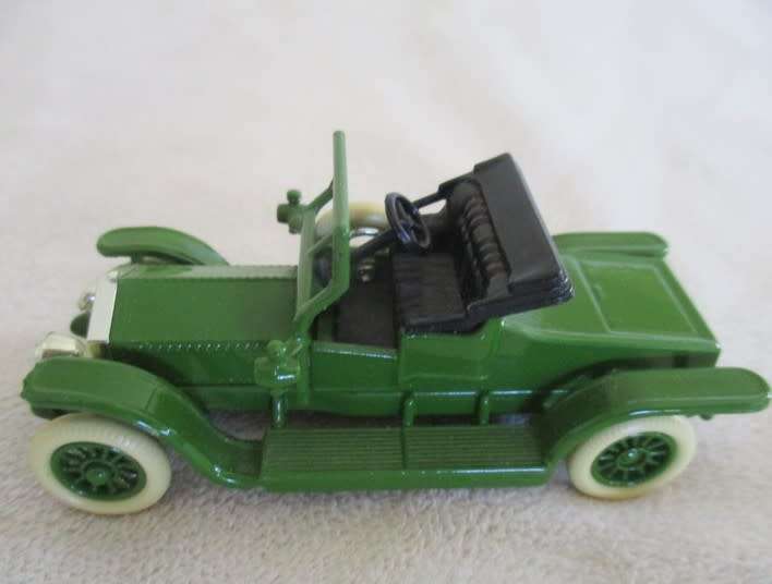 LLEDO DIECAST- BBC HOUSE OF ELIOTT `DAYS GONE` MODEL T - MINT IN BOX