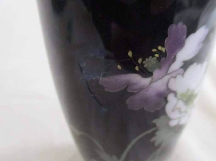 VINTAGE CLOISONNE VASE WITH DELICATE FLOWERS - 15CM TALL
