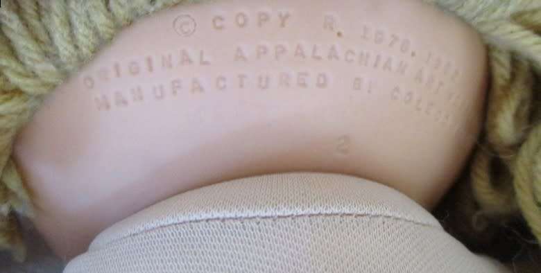 VINTAGE EARLY 1984 CABBAGE PATCH DOLL IN ORIGINAL DRESS AND WITH SIGNATURE - IN GREAT CONDITION